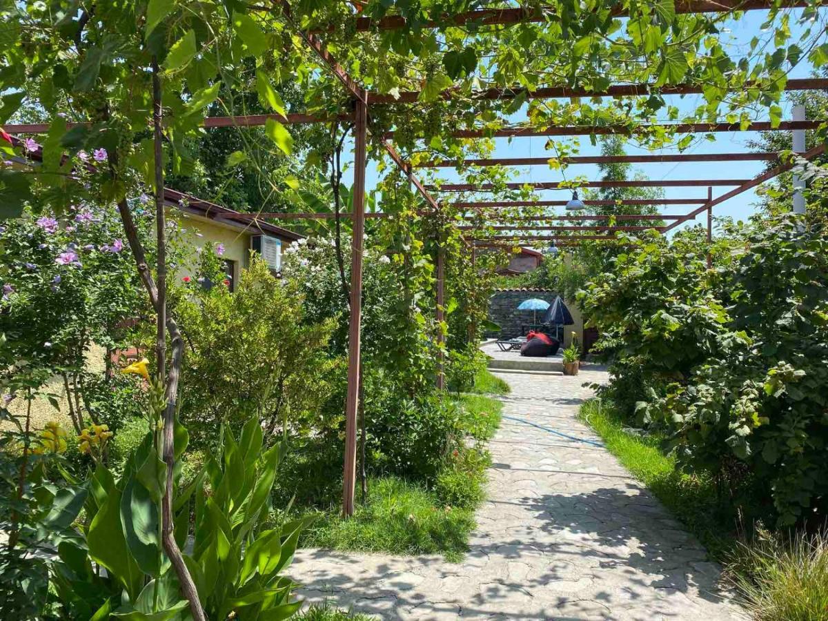 Hotel Villa Eniseli Ngoại thất bức ảnh